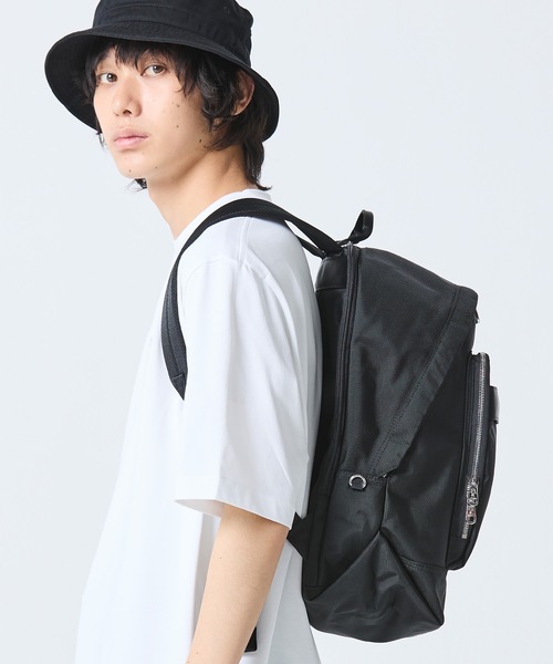 LACOSTE(ラコステ)の「コメ PCポケットナイロンバックパック(バックパック/リュック・メンズ・ブラック・FREE)」の16枚目の写真