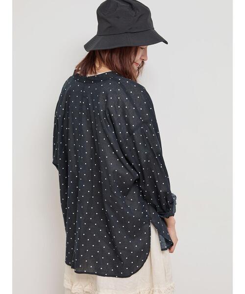 Samansa Mos2（サマンサ モスモス）の「【UVカット/接触冷感】バンドカラーゆるシャツ（シャツ/ブラウス・レディース・ブラック/オフホワイト/オレンジ/ブルー/グリーン・F）」の15枚目の写真