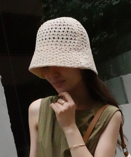 CORNERS(コーナーズ)の「透かし編みペーパーバケットハット(ハット・レディース・ブラック/ライトベージュ/ベージュ・FREE)」の1枚目の写真