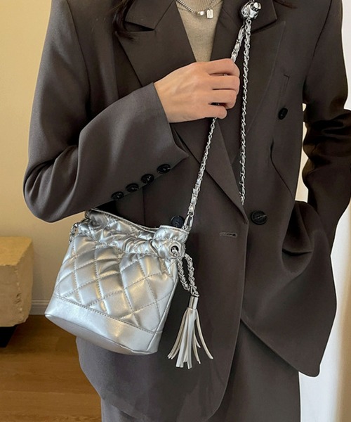 florist（フローリスト）の「タッセルチャームがかわいい♪キルトレザー巾着ショルダーバッグ（ショルダーバッグ・レディース・ホワイト/ピンク/シルバー/ブラック・FREE）」の4枚目の写真