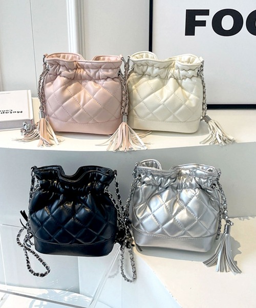 florist（フローリスト）の「タッセルチャームがかわいい♪キルトレザー巾着ショルダーバッグ（ショルダーバッグ・レディース・ホワイト/ピンク/シルバー/ブラック・FREE）」の5枚目の写真