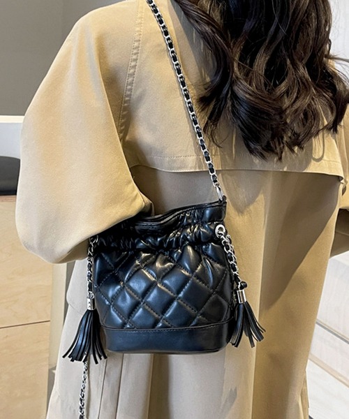 florist（フローリスト）の「タッセルチャームがかわいい♪キルトレザー巾着ショルダーバッグ（ショルダーバッグ・レディース・ホワイト/ピンク/シルバー/ブラック・FREE）」の6枚目の写真