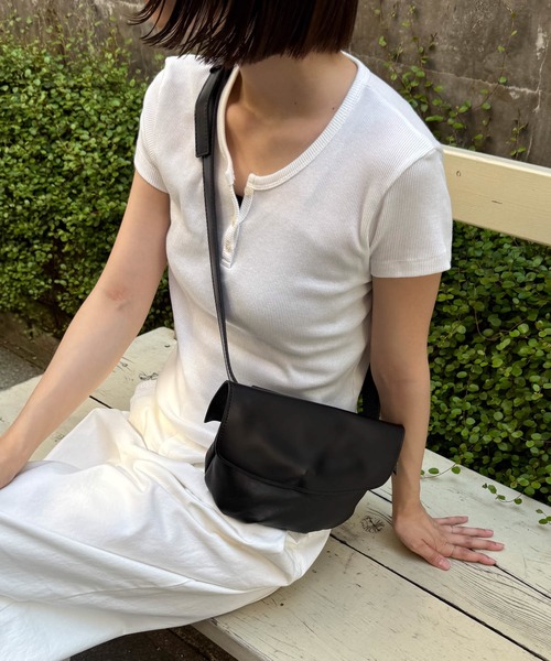 CANAL JEAN(キャナルジーン)の「El mar レザーボディバッグ(ボディバッグ/ウエストポーチ・レディース・ブラック・ONE SIZE)」の3枚目の写真