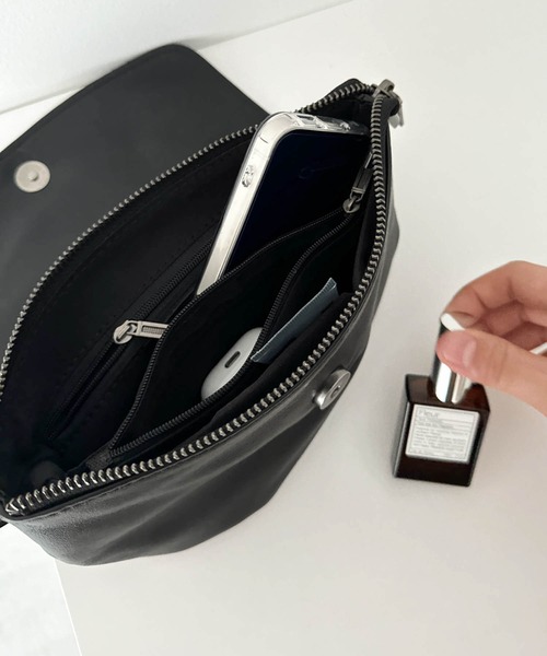 CANAL JEAN(キャナルジーン)の「El mar レザーボディバッグ(ボディバッグ/ウエストポーチ・レディース・ブラック・ONE SIZE)」の15枚目の写真