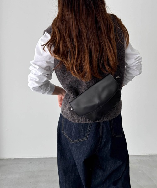 CANAL JEAN(キャナルジーン)の「El mar レザーボディバッグ(ボディバッグ/ウエストポーチ・レディース・ブラック・ONE SIZE)」の17枚目の写真