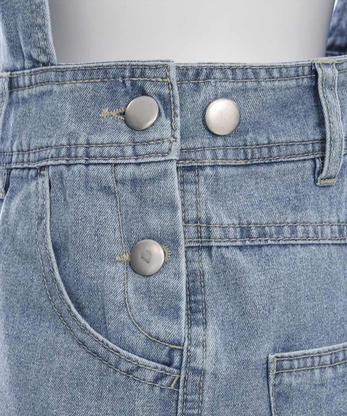 clear（クリア）の「デニムミニサロペット［平成 Y2K カジュアル ショート丈］≪再入荷≫（サロペット/オーバーオール・レディース・ライトブルー/ブラック・F）」の4枚目の写真