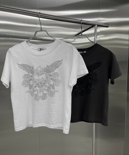 Never mind the XU / Chikashitsu+（ネバーマインド ザ エックスユー / チカシツプラス）の「韓国ファッション nmtc + エヌエムティーシープラス design heart crop tee クロップT クロップドトップス 半袖Tシャツ 半袖トップス グラフィックTシャツ プリントロゴTシャツ 韓国ファッション 韓国ストリート ストリートファッション（Tシャツ/カットソー・レディース・ホワイト/チャコール・ONE SIZE）」の17枚目の写真