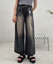 パールチャーム付きワイドデニムパンツ