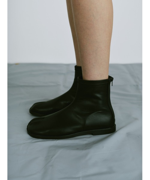 un/neu（アンノイ）の「タビフラットブーツ（ブーツ・レディース・ベージュ/ブラック・SMALL/MEDIUM/LARGE）」の7枚目の写真