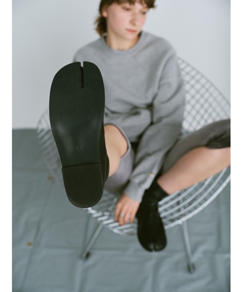 un/neu（アンノイ）の「タビフラットブーツ（ブーツ・レディース・ベージュ/ブラック・SMALL/MEDIUM/LARGE）」の10枚目の写真