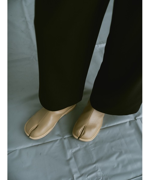 un/neu（アンノイ）の「タビフラットブーツ（ブーツ・レディース・ベージュ/ブラック・SMALL/MEDIUM/LARGE）」の20枚目の写真