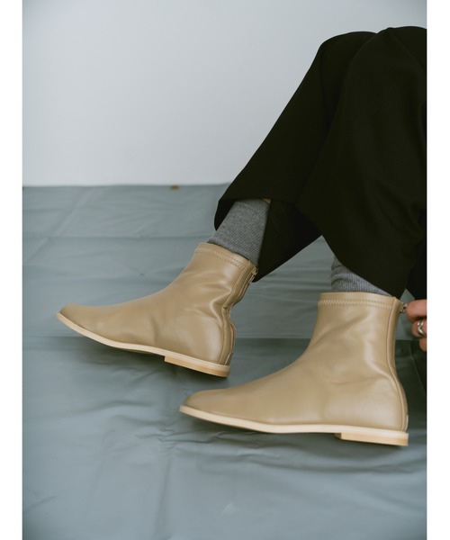 un/neu（アンノイ）の「タビフラットブーツ（ブーツ・レディース・ベージュ/ブラック・SMALL/MEDIUM/LARGE）」の21枚目の写真