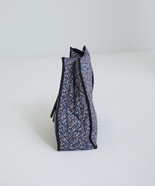 ADIEU TRISTESSE（アデュートリステス）の「リバティプリントキルティングトートバッグ（トートバッグ・レディース・グレー系その他/ブルー系その他・FREE）」の6枚目の写真