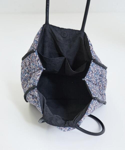 ADIEU TRISTESSE（アデュートリステス）の「リバティプリントキルティングトートバッグ（トートバッグ・レディース・グレー系その他/ブルー系その他・FREE）」の8枚目の写真