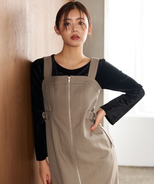 mysty woman（ミスティウーマン）の「シャイニーベロアプルオーバー 150086（Tシャツ/カットソー・レディース・ブラック/ライトベージュ/グレイッシュブルー・FREE）」の2枚目の写真