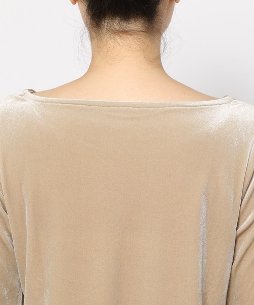 mysty woman（ミスティウーマン）の「シャイニーベロアプルオーバー 150086（Tシャツ/カットソー・レディース・ブラック/ライトベージュ/グレイッシュブルー・FREE）」の5枚目の写真