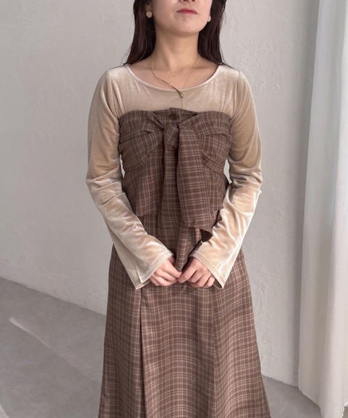 mysty woman（ミスティウーマン）の「シャイニーベロアプルオーバー 150086（Tシャツ/カットソー・レディース・ブラック/ライトベージュ/グレイッシュブルー・FREE）」の22枚目の写真