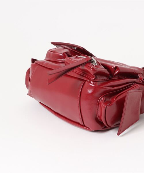 Chiina(チーナ)の「Chiina/メタリックデザイン マルチポケット 2wayショルダー(ショルダーバッグ・レディース・シルバー/レッド/ホワイト/ブラック・FREE)」の16枚目の写真