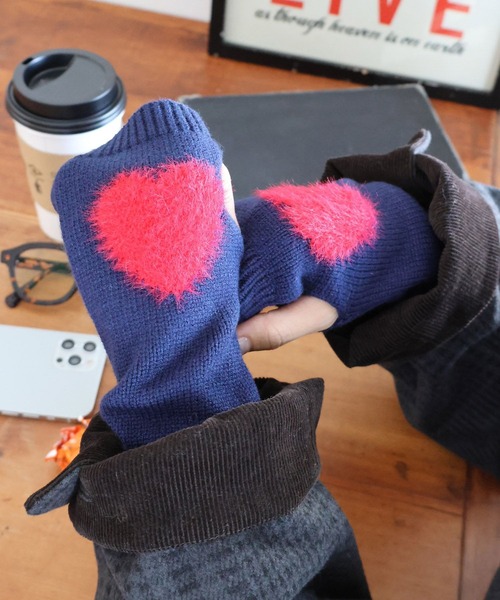 niko and...（ニコアンド）の「オリジナルハートアームウォーマー（アームカバー・レディース・ピンク/ネイビー・FREE）」の2枚目の写真