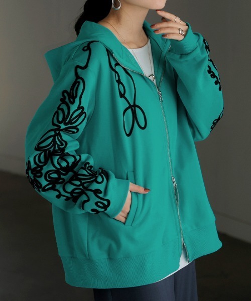 HUG.U(ハグユー)の「<選べる裏地> パイル or 裏起毛 コード刺繍パーカー(パーカー・レディース・ブラック/ライトグレー/モカ/エメラルドブルー/ブラック系その他/ブルー/グレー/ブラウン/グレー系その他/ブラウン系その他/ブラック系その他2/アイボリー・FREE)」の11枚目の写真