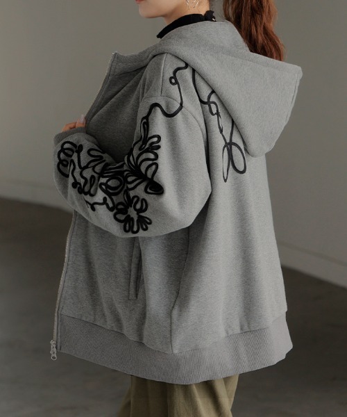 HUG.U(ハグユー)の「<選べる裏地> パイル or 裏起毛 コード刺繍パーカー(パーカー・レディース・ブラック/ライトグレー/モカ/エメラルドブルー/ブラック系その他/ブルー/グレー/ブラウン/グレー系その他/ブラウン系その他/ブラック系その他2/アイボリー・FREE)」の19枚目の写真