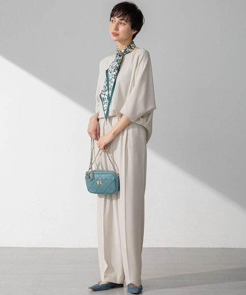 23区（ニジュウサンク）の「ニュアンスフラワー プリント シルク スカーフ（バンダナ/スカーフ・レディース・ネイビー系5/ダークグリーン系5・F）」の7枚目の写真