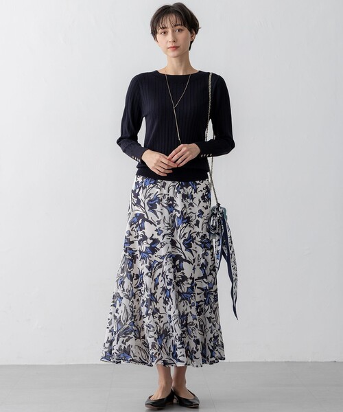 23区（ニジュウサンク）の「ニュアンスフラワー プリント シルク スカーフ（バンダナ/スカーフ・レディース・ネイビー系5/ダークグリーン系5・F）」の12枚目の写真