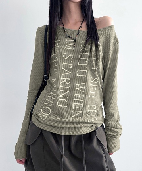 MEMECLE(メメクル)の「【 MEMECLE / メメクル 】2way レタリング ボートネック オフショル カットソー(Tシャツ/カットソー・レディース・カーキ/ホワイト・L/M/S)」の6枚目の写真