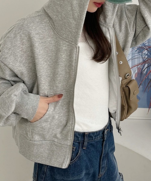 TREOVER（トレオーバー）の「【UV対策】ダブルジップショートフーディー（パーカー・レディース・オートミール/チャコール/ネイビー/レッド/ブラウン/ブラック/アイボリー/杢グレー・FREE）」の4枚目の写真