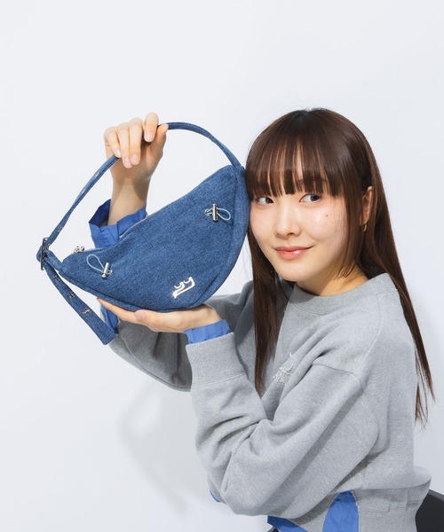 SAKAZEN(サカゼン)の「YIEYIE (イエイエ) デニム メタルロゴ ジップ ハンドバッグ SASHA YIE17BB16(ハンドバッグ・レディース・ブルー・-)」の12枚目の写真