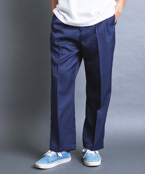 COMMON WARE(コモンウェアー)の「COMMONWARE:PE TUCK WIDE PANTS/タック入り ワイドパンツ(スラックス・メンズ・チャコールグレー/ブラック/ネイビー・XL/L/M)」の3枚目の写真