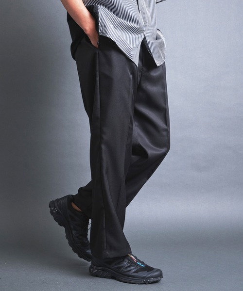 COMMON WARE(コモンウェアー)の「COMMONWARE:PE TUCK WIDE PANTS/タック入り ワイドパンツ(スラックス・メンズ・チャコールグレー/ブラック/ネイビー・XL/L/M)」の2枚目の写真