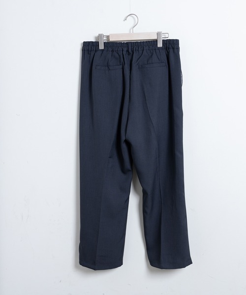 COMMON WARE(コモンウェアー)の「COMMONWARE:PE TUCK WIDE PANTS/タック入り ワイドパンツ(スラックス・メンズ・チャコールグレー/ブラック/ネイビー・XL/L/M)」の4枚目の写真