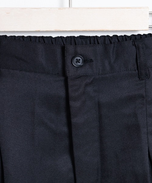 COMMON WARE(コモンウェアー)の「COMMONWARE:PE TUCK WIDE PANTS/タック入り ワイドパンツ(スラックス・メンズ・チャコールグレー/ブラック/ネイビー・XL/L/M)」の7枚目の写真