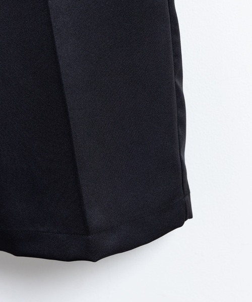 COMMON WARE(コモンウェアー)の「COMMONWARE:PE TUCK WIDE PANTS/タック入り ワイドパンツ(スラックス・メンズ・チャコールグレー/ブラック/ネイビー・XL/L/M)」の9枚目の写真