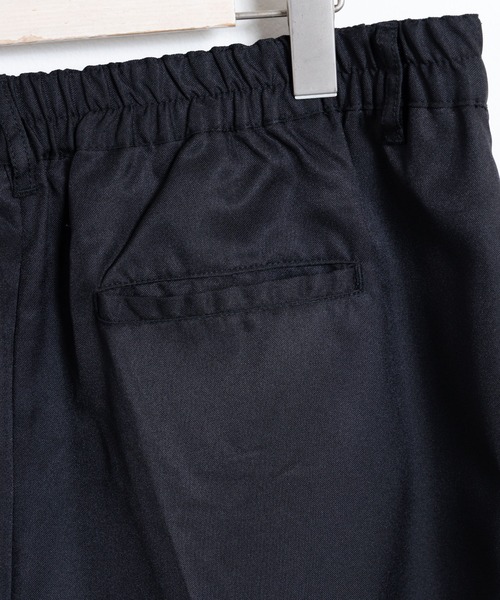 COMMON WARE(コモンウェアー)の「COMMONWARE:PE TUCK WIDE PANTS/タック入り ワイドパンツ(スラックス・メンズ・チャコールグレー/ブラック/ネイビー・XL/L/M)」の10枚目の写真
