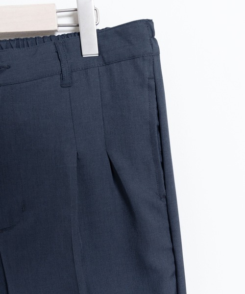 COMMON WARE(コモンウェアー)の「COMMONWARE:PE TUCK WIDE PANTS/タック入り ワイドパンツ(スラックス・メンズ・チャコールグレー/ブラック/ネイビー・XL/L/M)」の12枚目の写真
