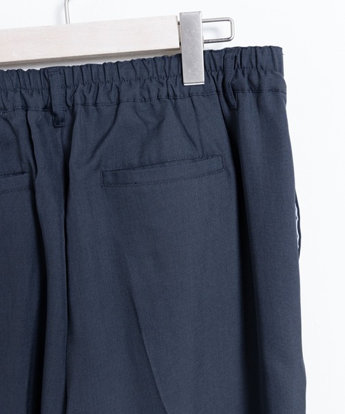 COMMON WARE(コモンウェアー)の「COMMONWARE:PE TUCK WIDE PANTS/タック入り ワイドパンツ(スラックス・メンズ・チャコールグレー/ブラック/ネイビー・XL/L/M)」の14枚目の写真