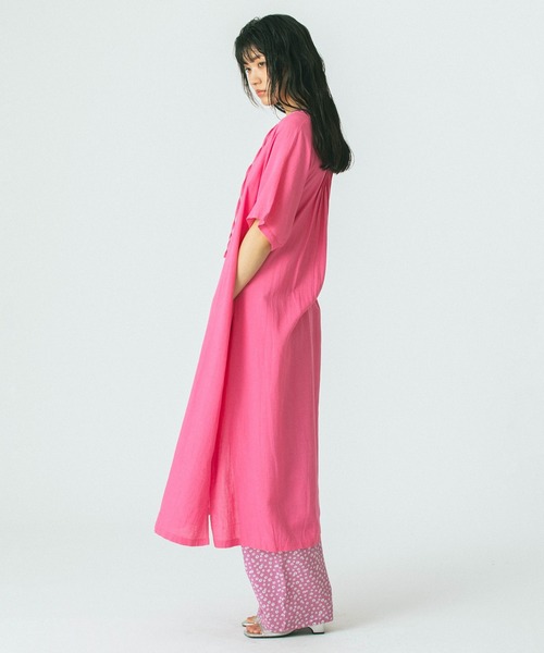ROSE BUD（ローズバッド）の「【WEB・一部店舗限定】SLIT NECK S/S DRESS（ワンピース・レディース・ブラック/グリーン/グレー/ピンク・ONE SIZE）」の11枚目の写真