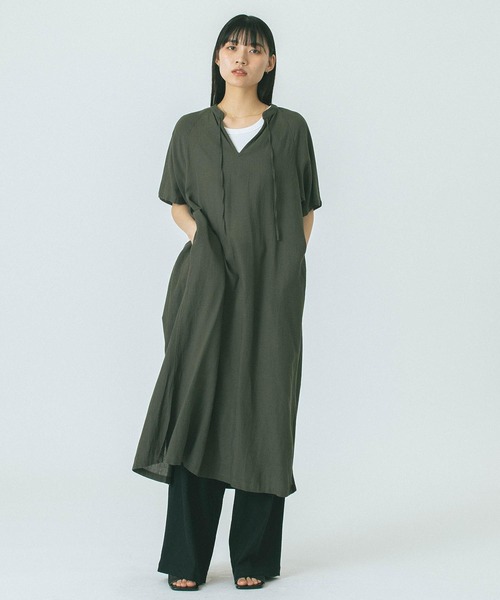 セール】【WEB・一部店舗限定】SLIT NECK S/S DRESS（ワンピース