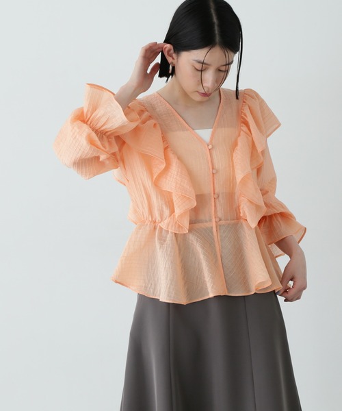 N.（N. Natural Beauty Basic）（エヌエヌナチュラルビューティーベーシック）の「シアーペプラムラッフルブラウス（シャツ/ブラウス・レディース・ホワイト/ライトグリーン/オレンジ・MEDIUM）」の3枚目の写真
