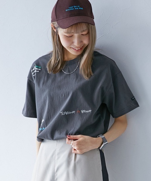 devirock(デビロック)の「【makoコラボ】大人用 ドローイング Tシャツ(Tシャツ/カットソー・レディース・スミクロ/オフホワイト・ONE SIZE)」の2枚目の写真