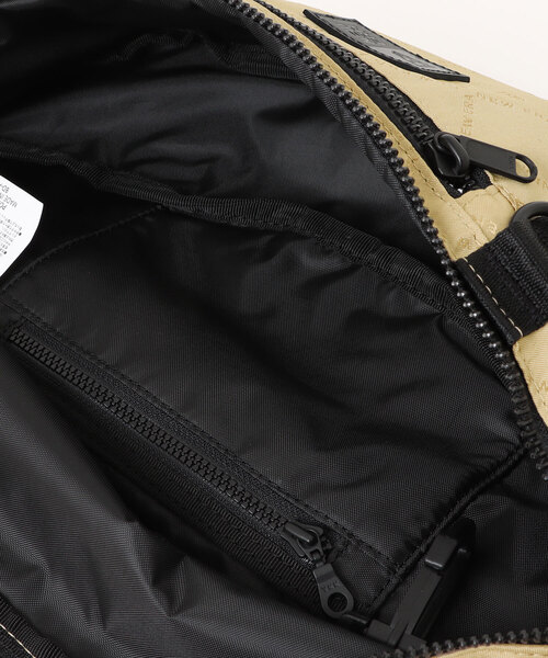 NEW ERA(ニューエラ)の「【NEW ERA/ニューエラ】WAIST BAG 1680D 3(ボディバッグ/ウエストポーチ・メンズ・サンドベージュ/ブラック系その他/ブラック×ホワイト/ブラック・FREE)」の7枚目の写真