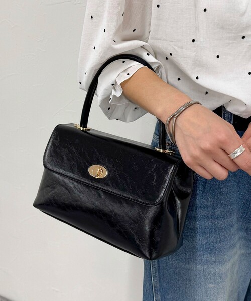 fredy emue(フレディエミュ)の「フラップ仕切りワンハンドルバッグ(ショルダーバッグ・レディース・ブラウン/ブラック・FREE)」の16枚目の写真