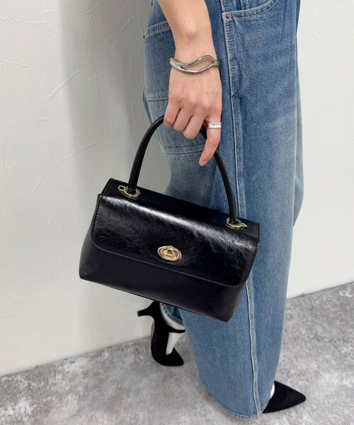 fredy emue(フレディエミュ)の「フラップ仕切りワンハンドルバッグ(ショルダーバッグ・レディース・ブラウン/ブラック・FREE)」の18枚目の写真