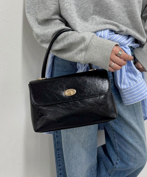 fredy emue(フレディエミュ)の「フラップ仕切りワンハンドルバッグ(ショルダーバッグ・レディース・ブラウン/ブラック・FREE)」の22枚目の写真