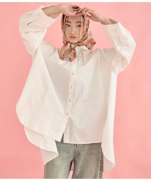 Settimissimo（セッティミッシモ）の「バック ギャザー ワイド カフス デニム　シャツ（シャツ/ブラウス・レディース・オフホワイト/スミクロ・FREE）」の2枚目の写真