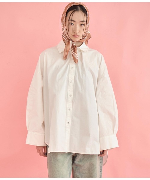 Settimissimo（セッティミッシモ）の「バック ギャザー ワイド カフス デニム　シャツ（シャツ/ブラウス・レディース・オフホワイト/スミクロ・FREE）」の4枚目の写真