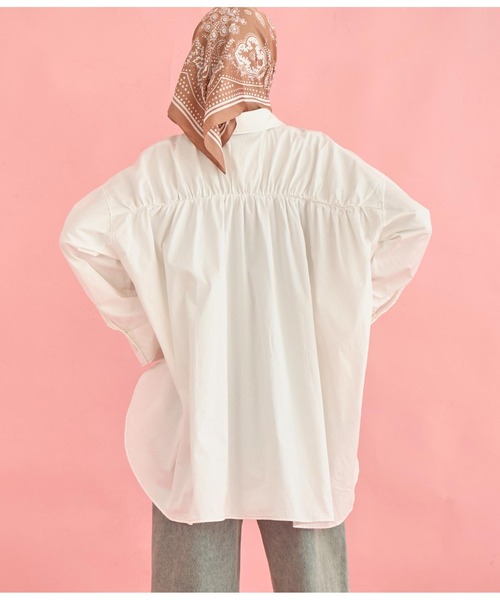 Settimissimo（セッティミッシモ）の「バック ギャザー ワイド カフス デニム　シャツ（シャツ/ブラウス・レディース・オフホワイト/スミクロ・FREE）」の6枚目の写真