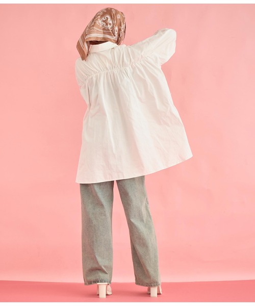 Settimissimo（セッティミッシモ）の「バック ギャザー ワイド カフス デニム　シャツ（シャツ/ブラウス・レディース・オフホワイト/スミクロ・FREE）」の10枚目の写真